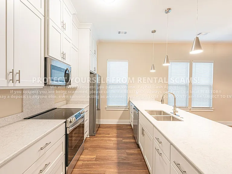 886 S Hill Ave #101 — Photo 6