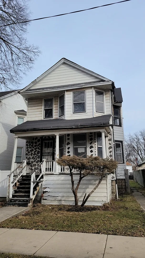 8239 S East End Ave photo 1