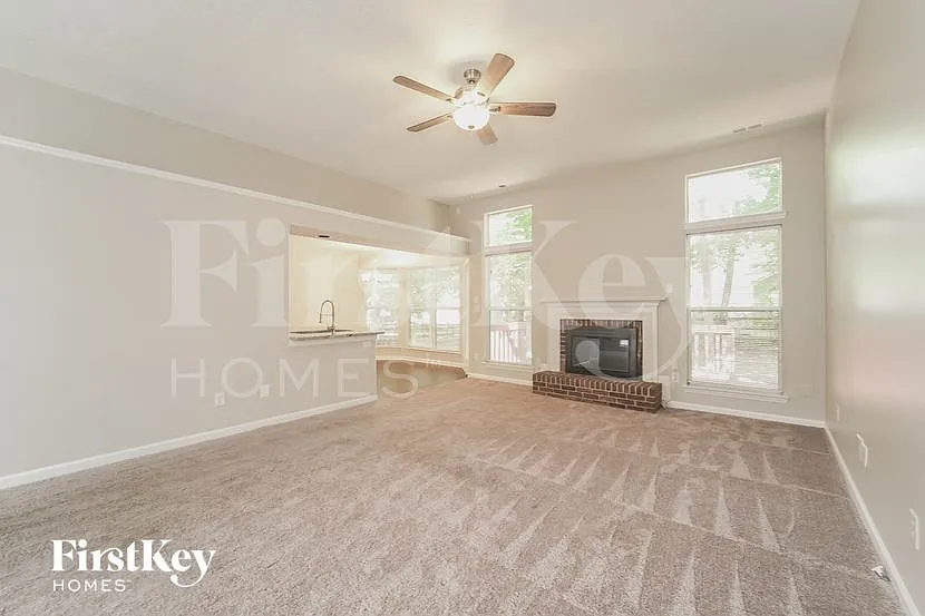 3 bed, 2.0 bath, 1602 sqft, $2,170 — Photo 4