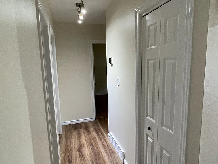 37 E Rutherford Dr #MAIN FLOOR — Photo 28