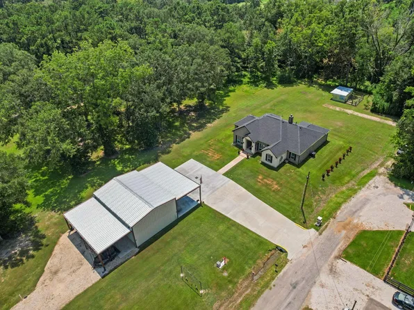 3004 Tyler St, Dayton, TX 77535