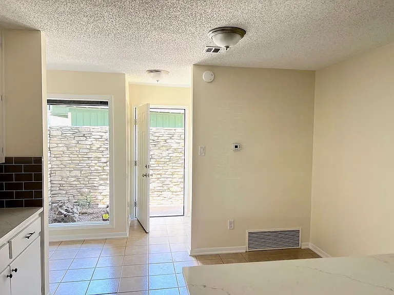 2305 Western Trails Blvd #A — Photo 9