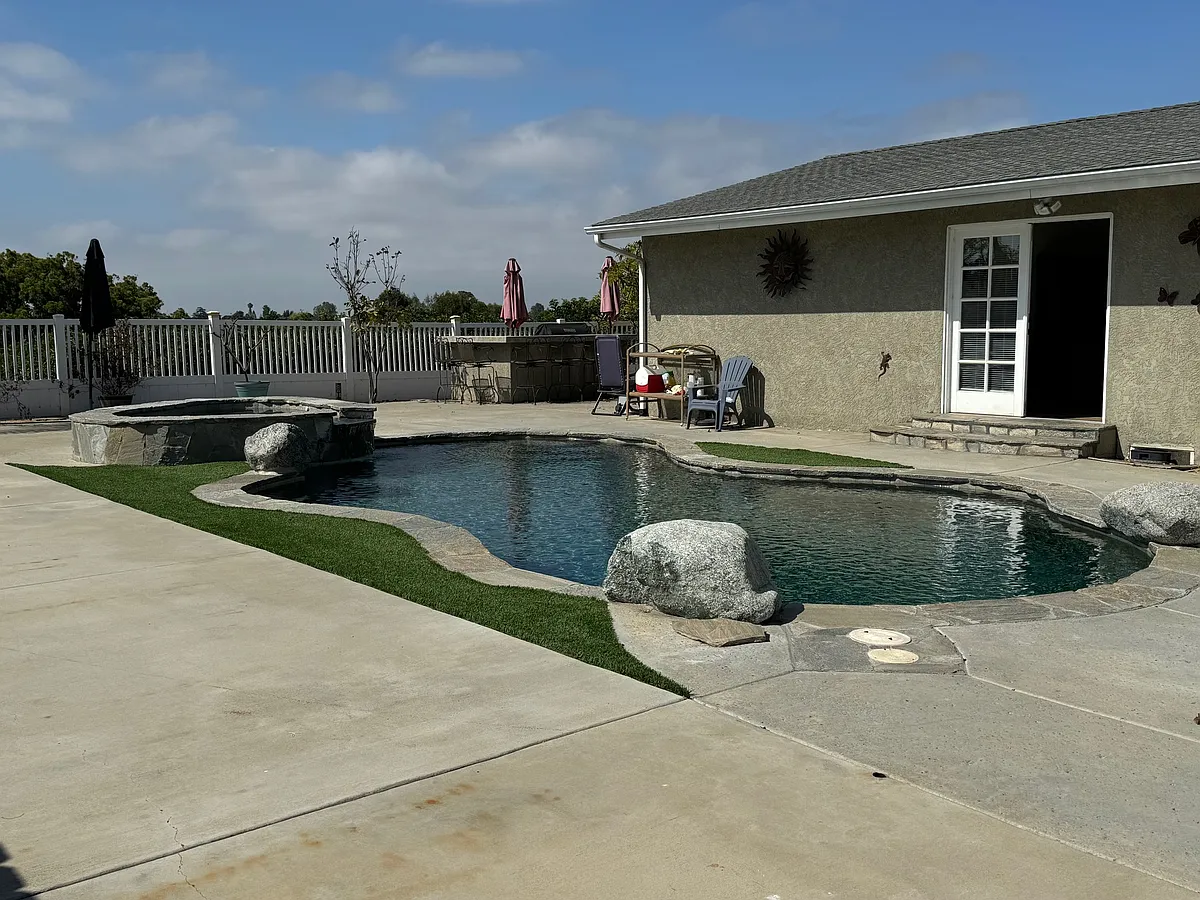 Building Photo - 5171 Manhasset Dr