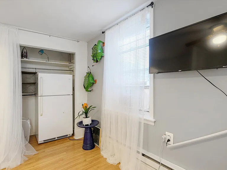 1131 Spruce St #1R — Photo 4