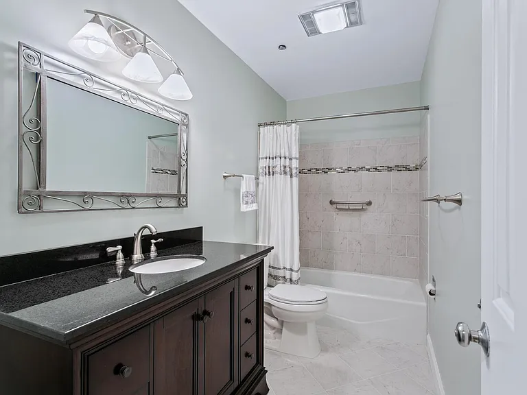 another picture of the shared bathroom for two of the second floor bedrooms