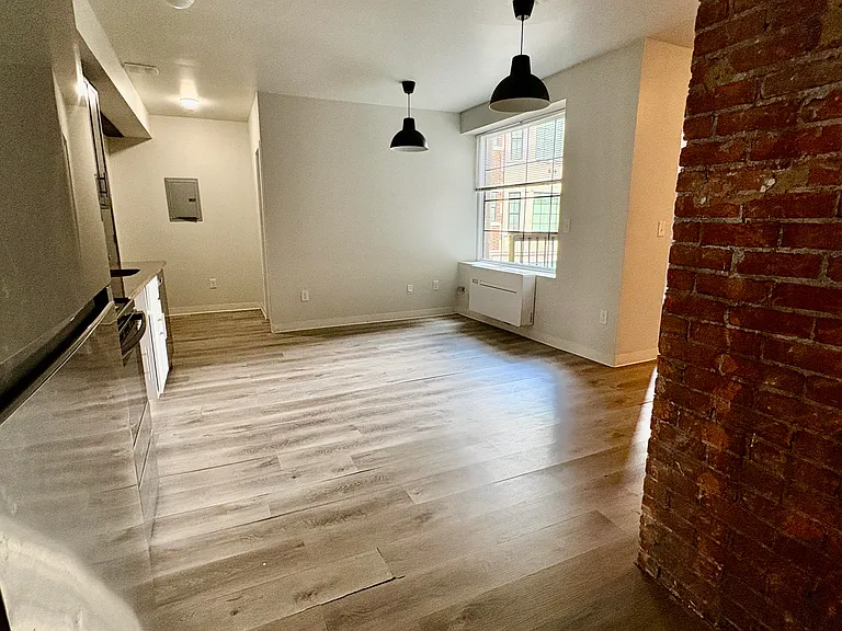 Bethune Lofts — Photo 37