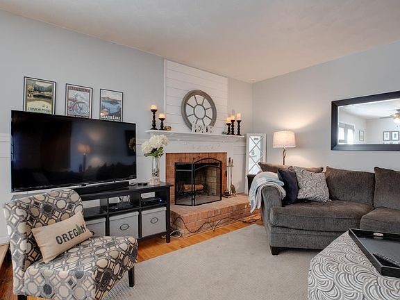 3rd image of 1219 Woodcrest Cir