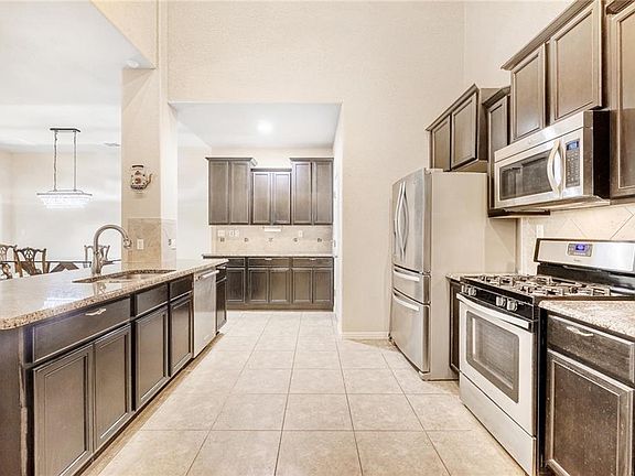 3rd image of 110 Old Settlers Dr