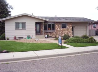 1029 2nd Ave E, Dickinson, ND 58601