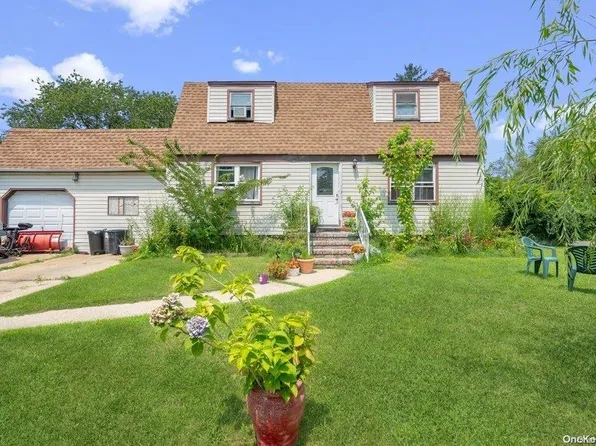 149 Garden City Avenue, Wyandanch, NY 11798