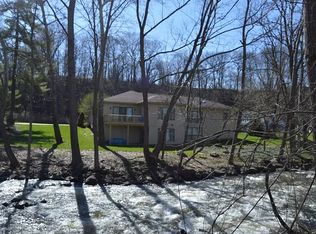 1 Falls View Ln, Rochester, NY 14625