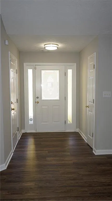 3 bed, 2.0 bath, 2034 sqft, $2,500 — Photo 1