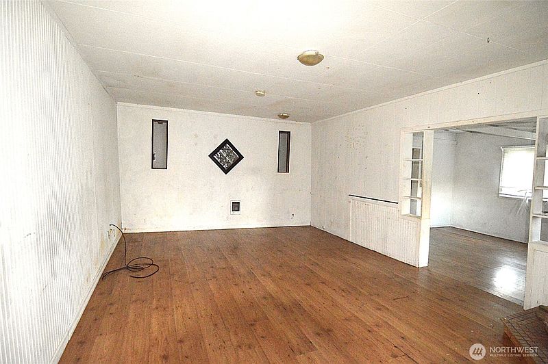 4th image of 317 W King Street