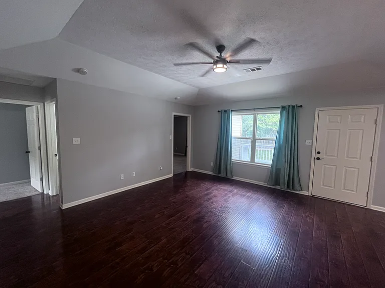 34 Shamsie Dr — Photo 7