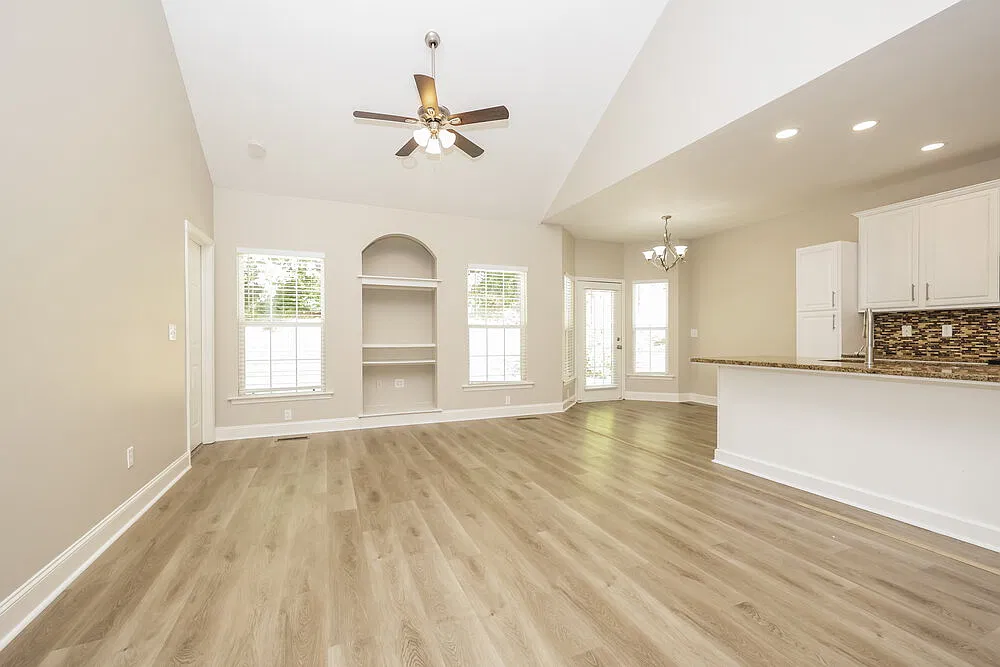 3 bed, 2.0 bath, 2017 sqft, $2,470 — Photo 4