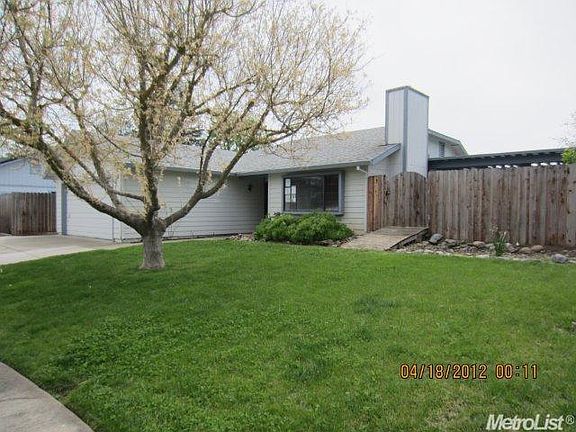 2nd image of 204 Saddle Ct
