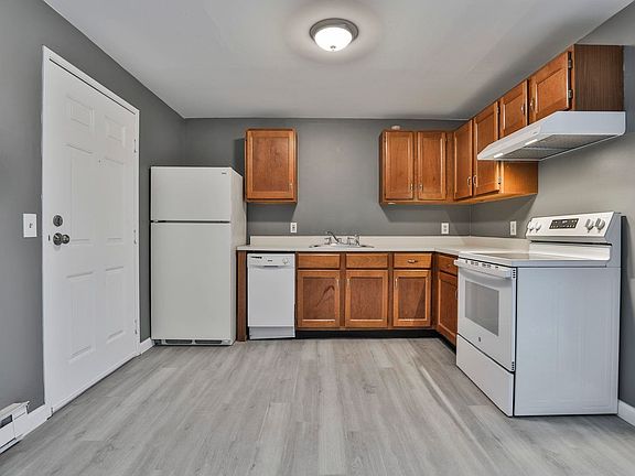 4th image of 12 East Side Drive #19