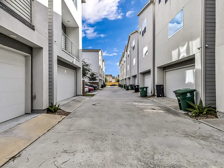 3105 Gillespie St — Photo 39