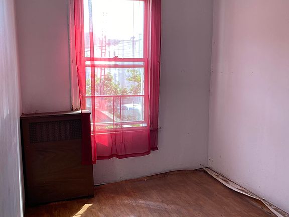 4th image of 1622 Benson Ave