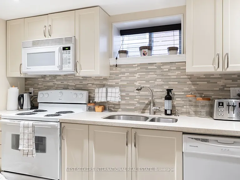 963 Avenue Rd #7 — Photo 7