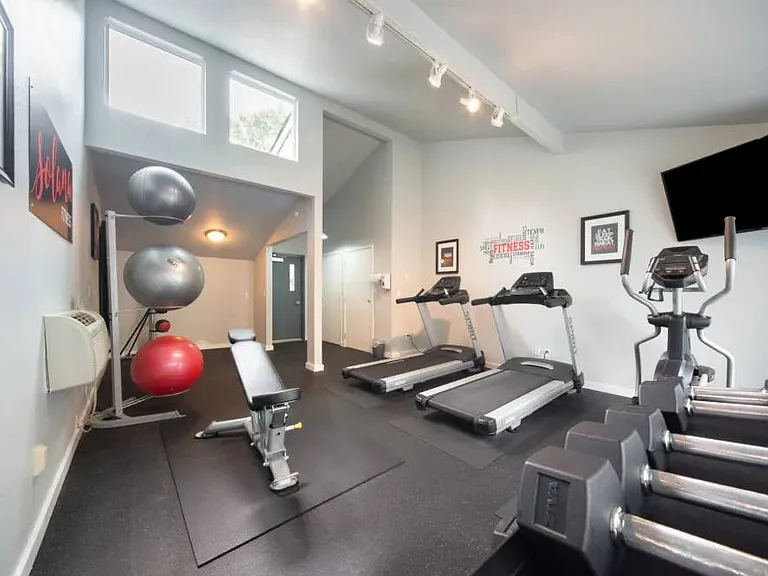 Solana Apartments — Photo 6