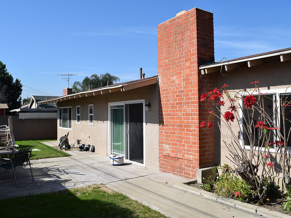 2nd image of 1108 Bromley Ave