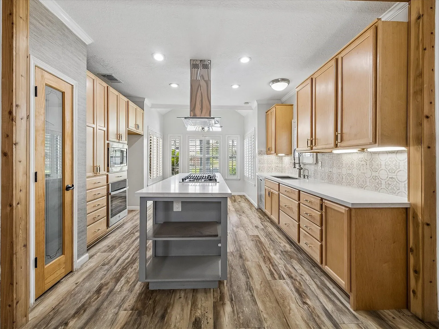 4 bed, 2.5 bath, 2447 sqft, $2,400 — Photo 3