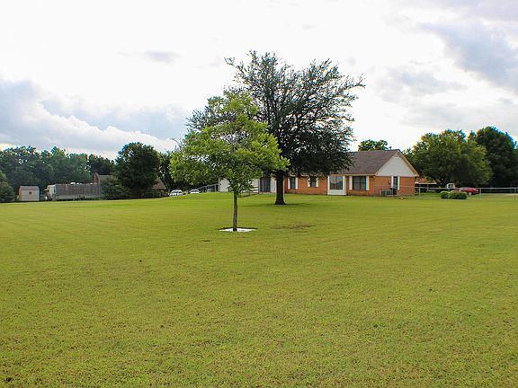 3rd image of 1506 Chimney Hill Dr