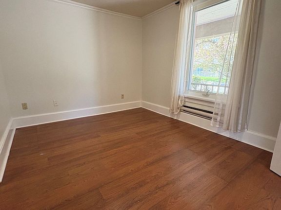 4th image of 42 Union St