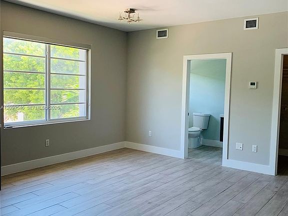 4th image of 1100 10th St APT 17