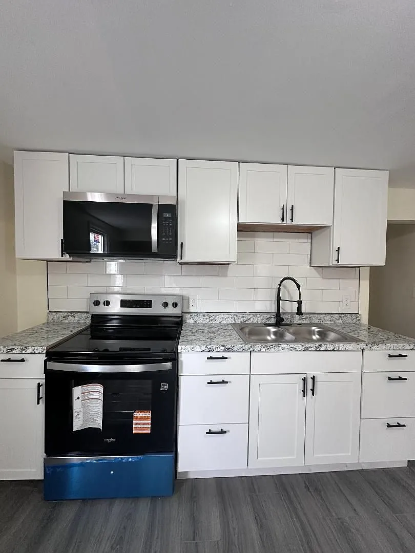 153 Vine St Unit 4 — Photo 3