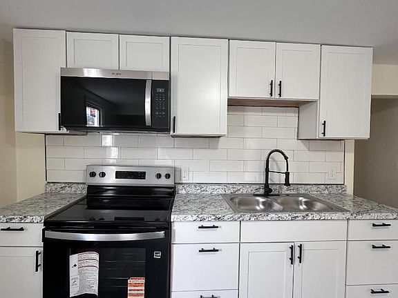3rd image of 153 Vine St Unit 4
