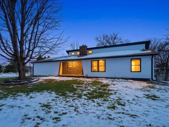 89 3rd St, Hudson, IA 50643