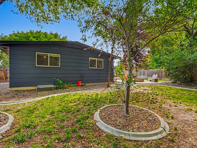 2115 N Courtney Dr — Photo 23