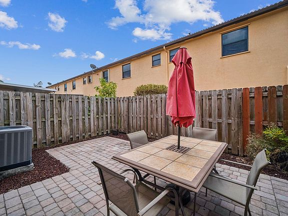 4th image of 388 NE 37th Terrace #388