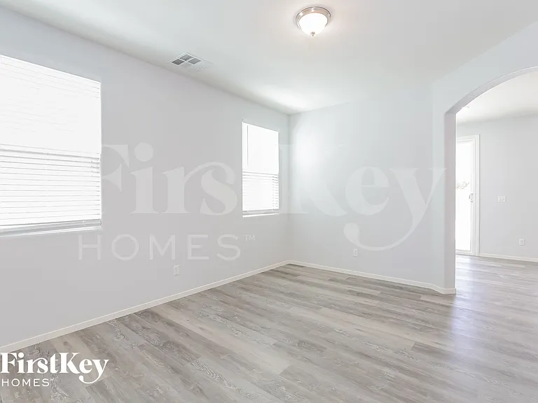 8121 Pink Desert St — Photo 13
