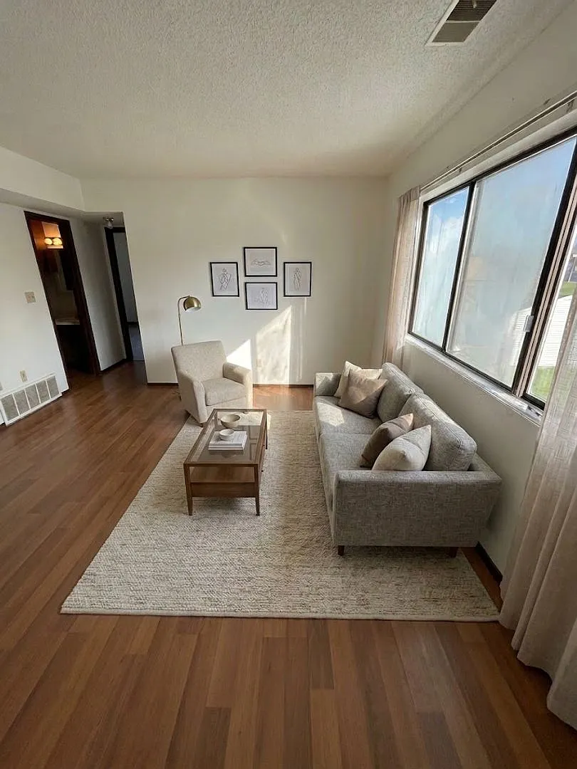 1220 Meadow Ln — Photo 3