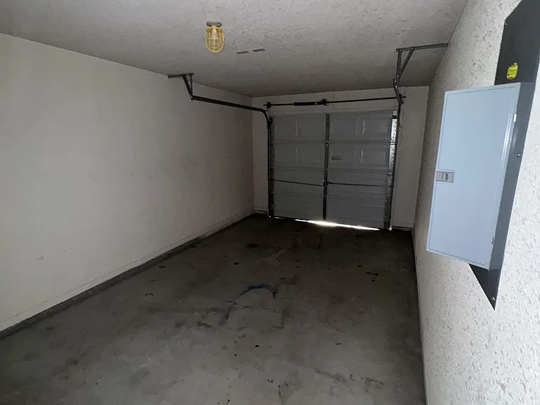 221 Gibson St #B — Photo 17