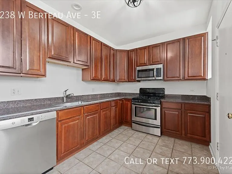 3238 W Berteau Ave #3E — Photo 6