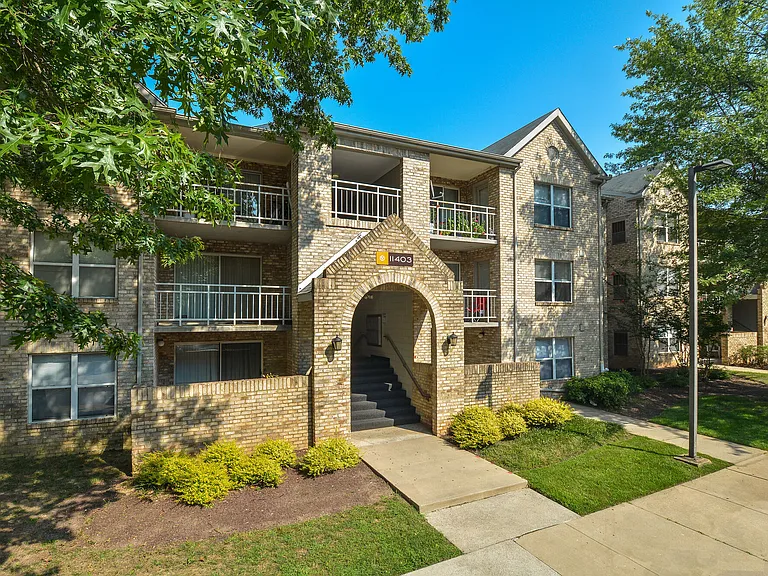 Yorkshire Apartments — Photo 19
