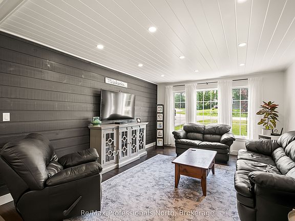 5th image of 424 Alexander St