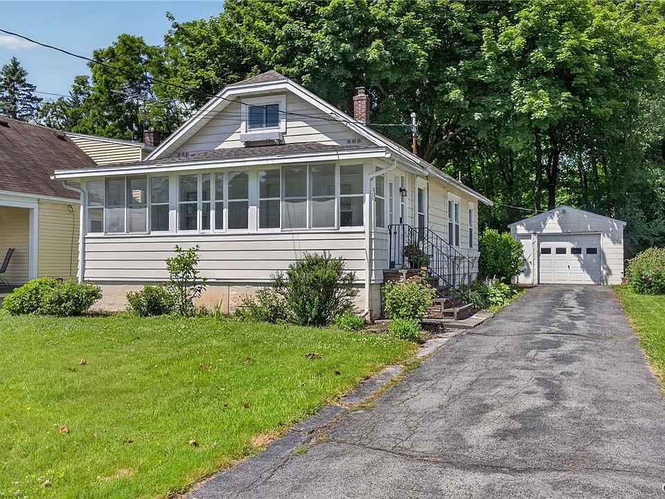 1st image of 220 Windemere Rd