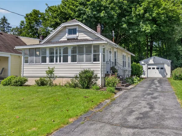 220 Windemere Rd, Syracuse, NY 13219