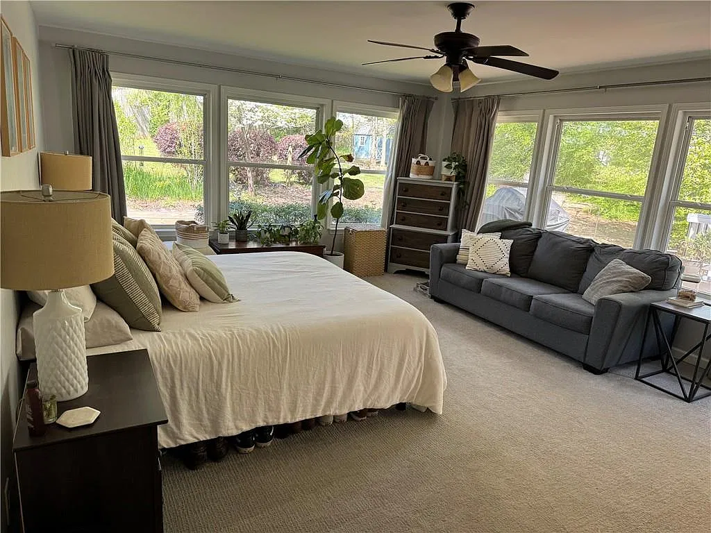 3 bed, 2.0 bath, 1396 sqft, $2,800 — Photo 2
