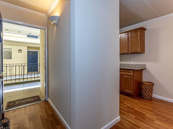 5th image of 1476 Creekside Dr #402