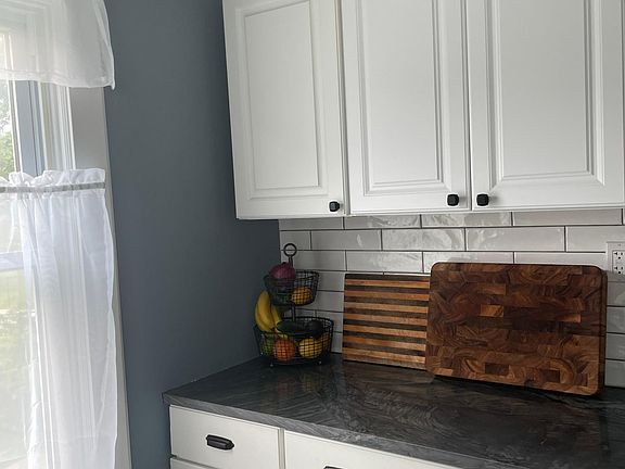 4th image of 16 Woodcrest Ave #1