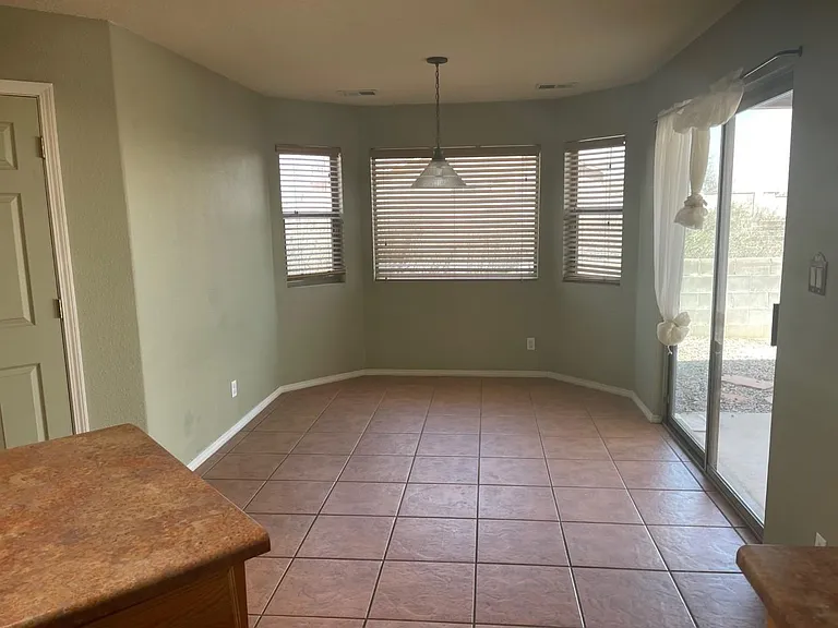 520 9th St NE — Photo 3
