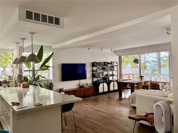 1430 Brickell Bay Dr APT 205, Miami, FL 33131