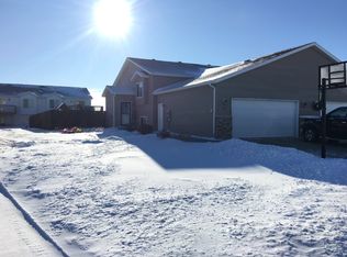 915 Woodbridge Cir, Dilworth, MN 56529