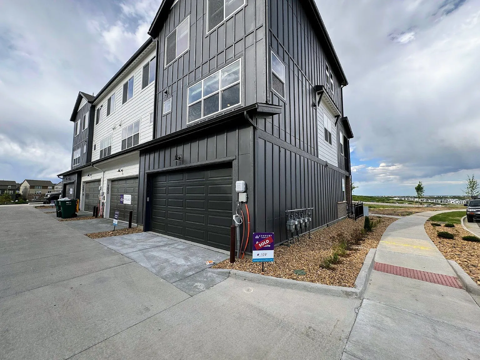 4 bed, 3.5 bath, 1707 sqft, $2,895 — Photo 4